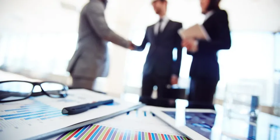 Nadzór BHP ułatwiony dzięki nowoczesnym komputerom - jak technologia poprawia bezpieczeństwo pracy